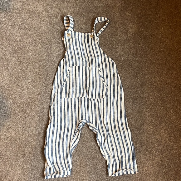 Zara Jumpsuit 12-18 months in like new condition- worn once for photos - Picture 2 of 3